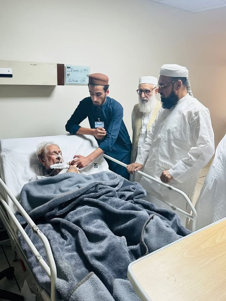 امام المجاہدیـــــــــن شیخ انوار الحق صاحب🥲 پشاور میں زیر علاج ہیں 

اللہ تعالی جلد مکمل صحت یابی نصیب فرمائے 🤲🏻