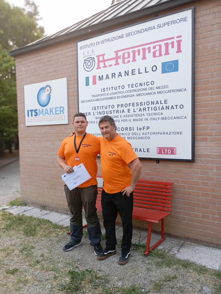 Raúl Álvarez de Electromecánica de vehículos y su profesor Luis Fdez., ha participado y ganado la competición de SKILLS en Maranello, ciudad donde está FERRARI, dentro del proyecto 2024-1-ES01-KA121-VET-000231455 <a href="/EUErasmusPlus/">Erasmus+</a> coordinado por APAGA, consorcio del que somos socios