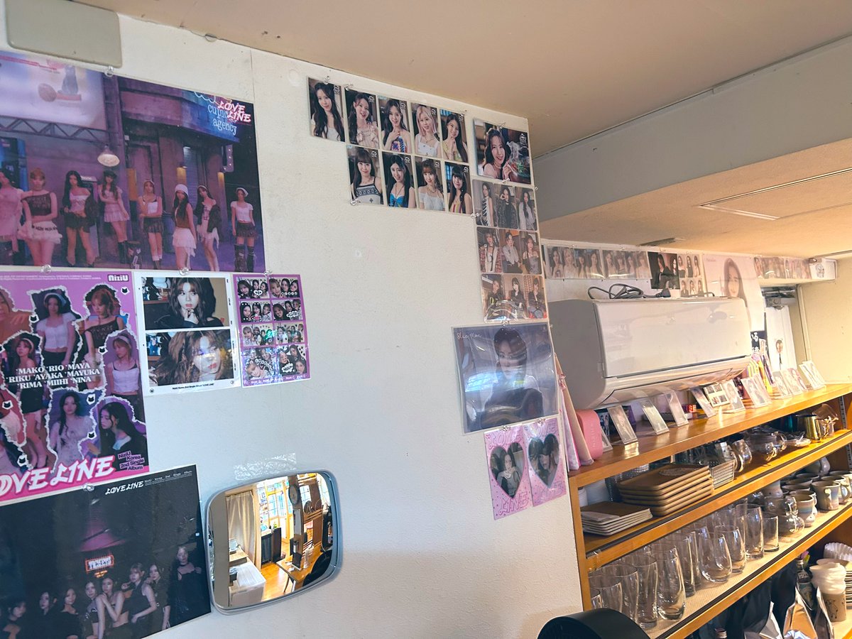 sora___cafe's tweet photo. 店内！！！神！！！棚！！！

#NiziU #ニジュー
#니쥬 #WithU
#NiziU__official
#niziu好きな人と繋がりたい https://t.co/B6FLFPXAEn