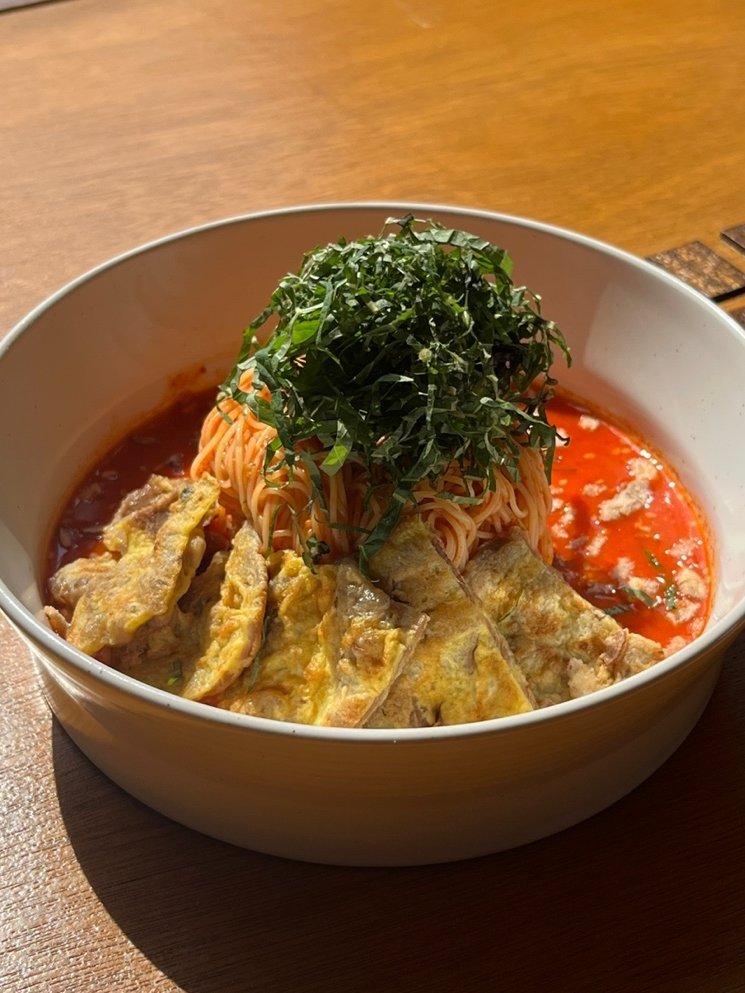 고사리 크림 수제비랑 육전 카펠리니도 진짜 꼭 드셔보시길..!

최근에 중요한 약속 있을 때마다 꼭 간 집인데 데려간 사람들 다들 너무 만족해서 또 또 간집 등극했어요.

처음 왔을때의 감동이 그대로 느껴지는 곳이라.. 여러분들도 꼭 가보시길.🥰