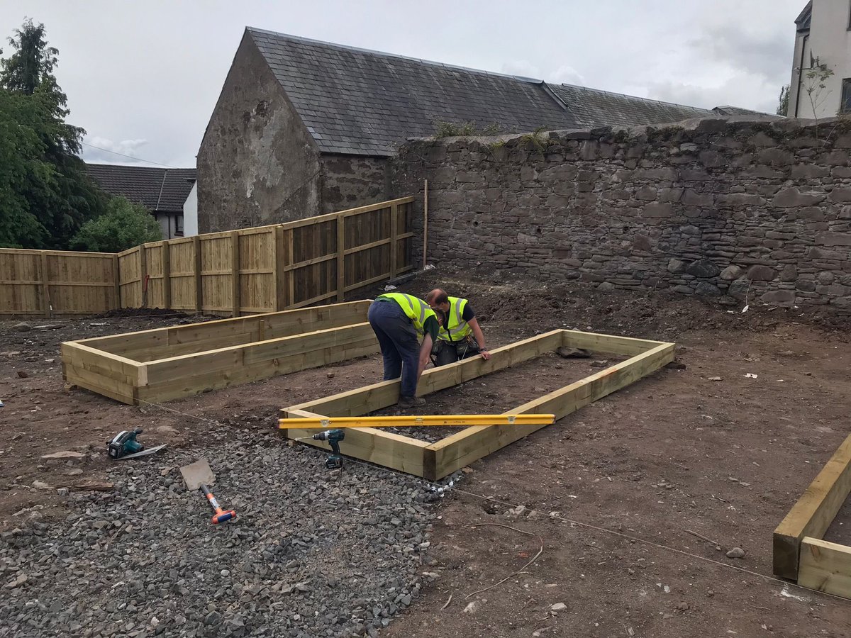 CreativeCrieff's tweet image. Creative Crieff are delighted to see the lovely beds made for our Star Garden.

Many thanks to brockjoinery and JM Dewar for their help, and rtsforestry for mulch.

#CreativeCrieff #StarGarden #Community #Culture #Regeneration #Crieff
 #crieffscotland