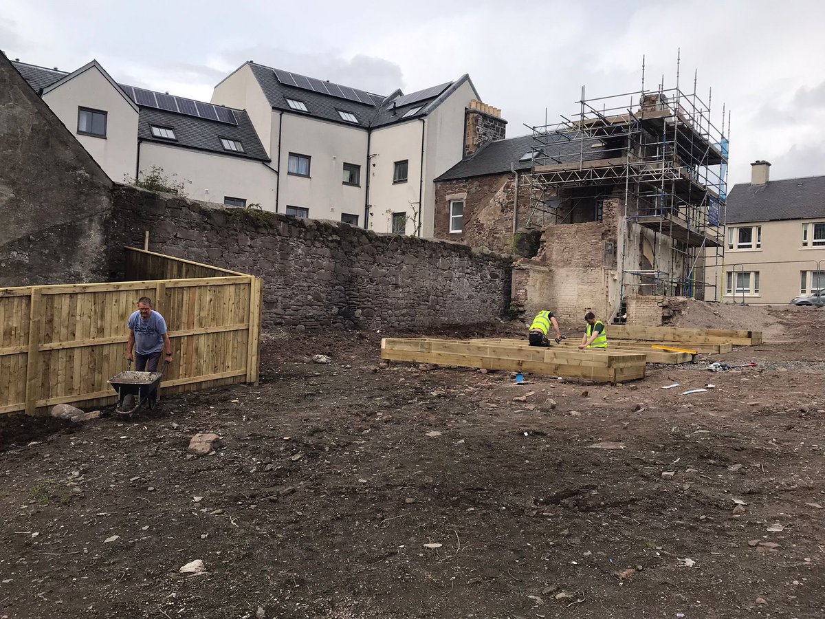 CreativeCrieff's tweet image. Creative Crieff are delighted to see the lovely beds made for our Star Garden.

Many thanks to brockjoinery and JM Dewar for their help, and rtsforestry for mulch.

#CreativeCrieff #StarGarden #Community #Culture #Regeneration #Crieff
 #crieffscotland