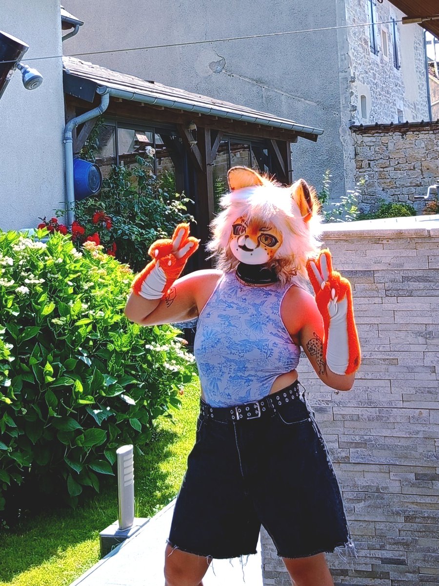 Putting this suit up for sale as I need money. I didn't use it a lot, only wore it for a con it's practically new ! Comes with the head, pair of paws, a tail and a badge ! 
Suit made by: /li.zizizizi55
Selling it for 400€/450$ + shipping fees.
Pls share the post!
#fursuitforsale