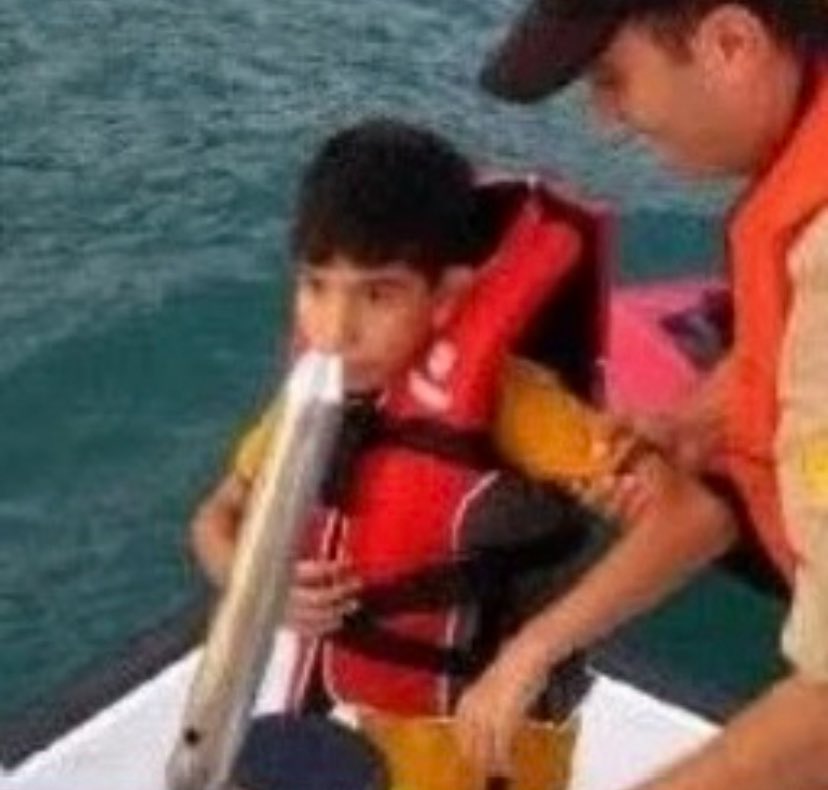 aga bu cocuk kim la her yerde karsıma cıkıyo bilen yazsın nolur