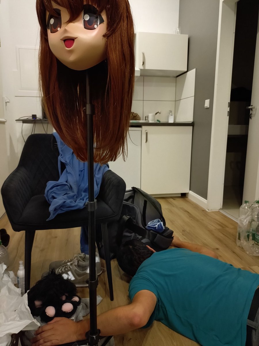 Conventions are fun but also tiring.

#Dokomi2025 #着ぐるみ #kigurumi