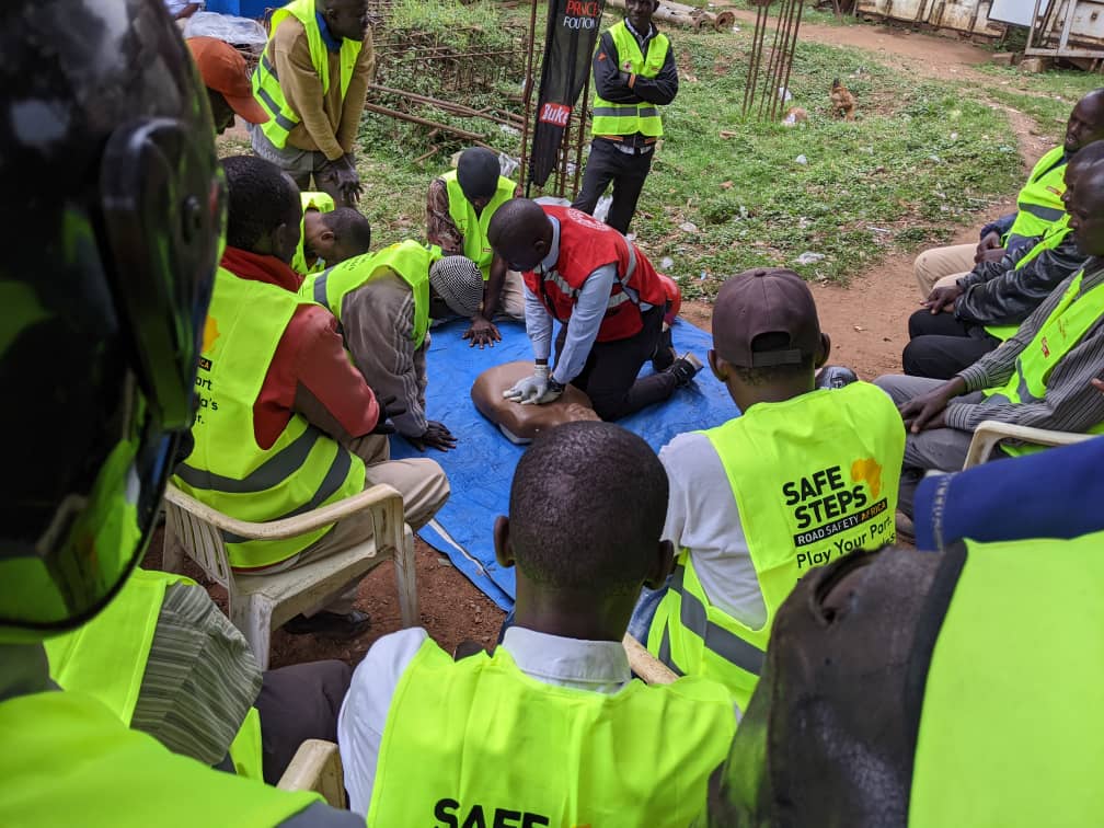 Ug_RedCrossCFA's tweet photo. Highlights from our #safesteps road safety &amp; first aid training held in Katwe.

From crash response to helmet use these riders are now better equipped to save lives and become better road users.

Powered by @PrudentialUG
&amp; Implemented by @UgandaRedCross

#Safesteps https://t.co/scasOEfRat