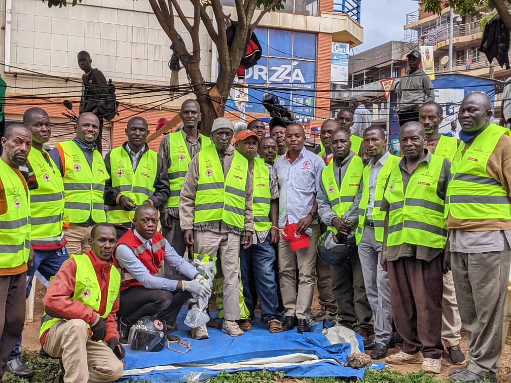 Ug_RedCrossCFA's tweet photo. Highlights from our #safesteps road safety &amp; first aid training held in Katwe.

From crash response to helmet use these riders are now better equipped to save lives and become better road users.

Powered by @PrudentialUG
&amp; Implemented by @UgandaRedCross

#Safesteps https://t.co/scasOEfRat