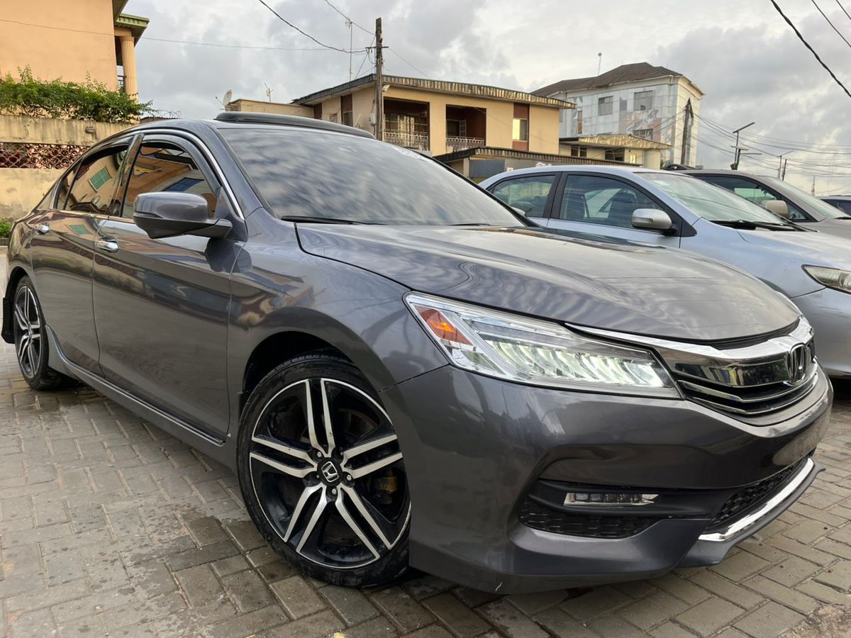 AlfredIrene2's tweet image. Flash deal! This beauty won’t last long on the lot. Slide in my DM for a sweet bargain. 🚗💨
YEAR:- 2017✅
MAKE:- HONDA✅
MODEL:- ACCORD✅
STANDARD:- TOURING✅
ENGINE TYPE:-3.5-liter 24-Valve SOHC i-VTEC®
CONDITION:-FOREIGN USED✅
PRICE:- N27.5✅