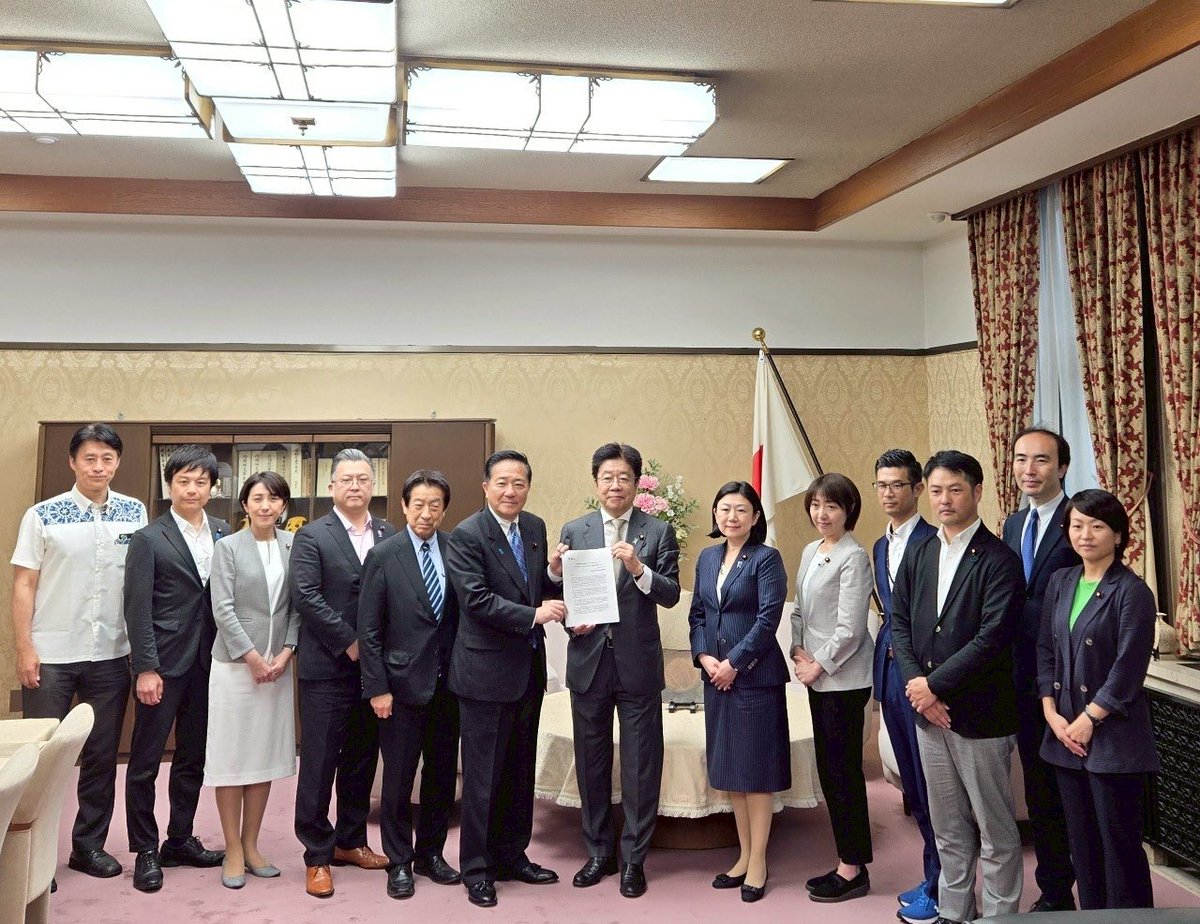 遅々として進まない実親の愛に恵まれない要保護児童の里親等家庭養育。顧問を務める超党派議連と共に三原じゅん子こども担当大臣、および加藤勝信財務大臣に提言を申し入れ。三原大臣からは、ケアニーズに応じた支援、並びに特別養子縁組への支援の抜本見直しの検討会立ち上げにつき、意向表明を頂く。