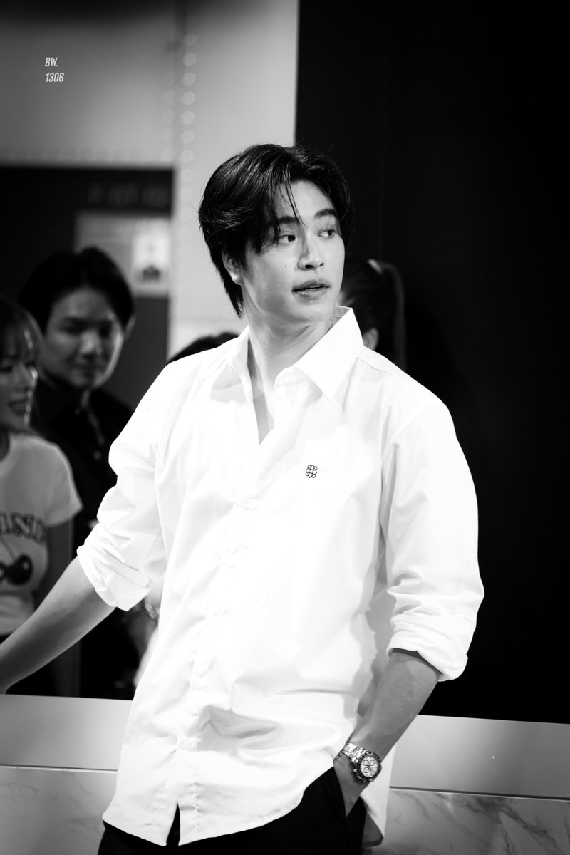 PMINI__0513's tweet photo. Our CEO 👏

DIVINE X SIAM CENTER 1ST POP UP
#DIVINExSiamCenter
#Gemini_NT #เจมีไนน์ @gemini_ti https://t.co/hIzQtx0Hn3