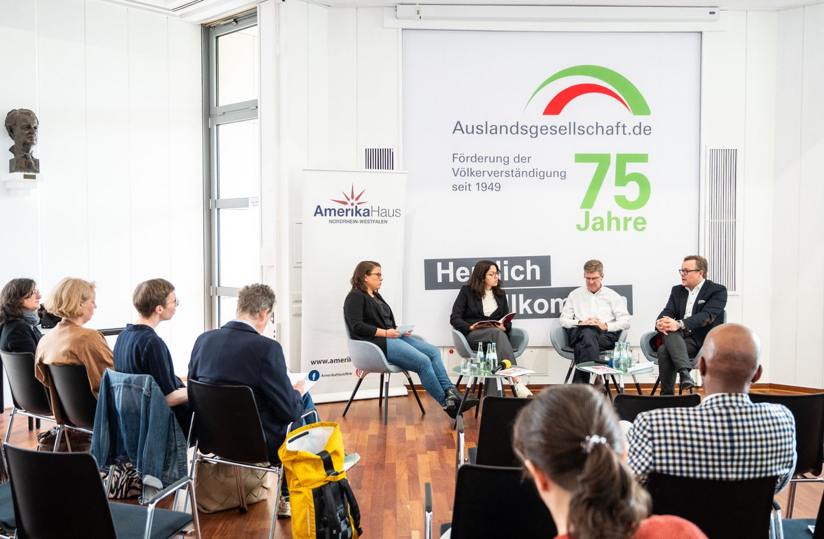 🗣️ The panel discussion “Together in Transition: Lessons from the Ruhr Region and the Rust Belt” focused on the shared challenges of post-industrial transformation in both regions—disrupted communities, economic decline, and the loss of a common vision for the future.

Speakers