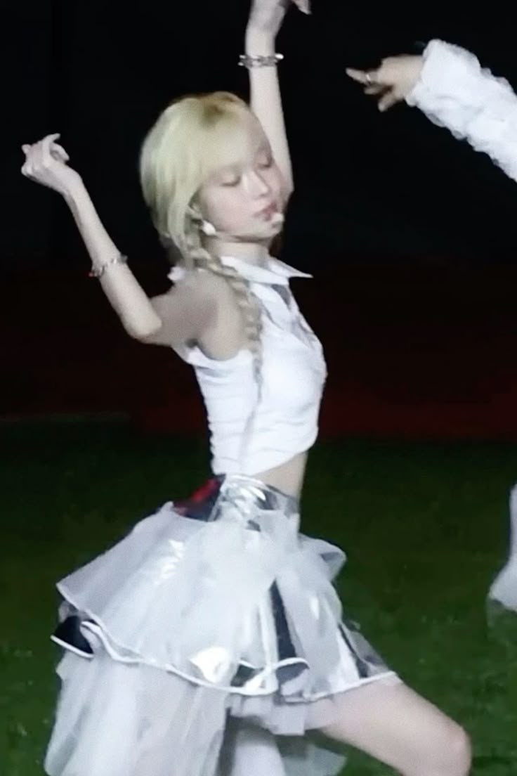 nymphvi's tweet photo. @junebug2556 for my fellow kpop fans https://t.co/pXMMujSdNj
