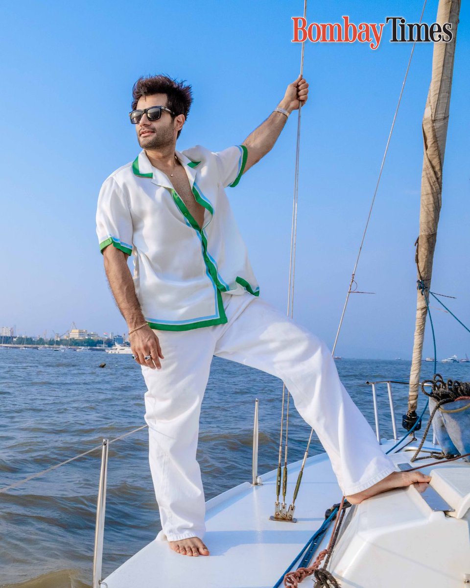 DelhiTimesTweet's tweet image. #KaranTacker loves the sea. Whenever he gets time, he drives from Andheri to Colaba, hops onto a sailboat, and heads into the #ArabianSea. This time, we joined him on one such sail

@karantacker 

Read: shorturl.at/dUQAd