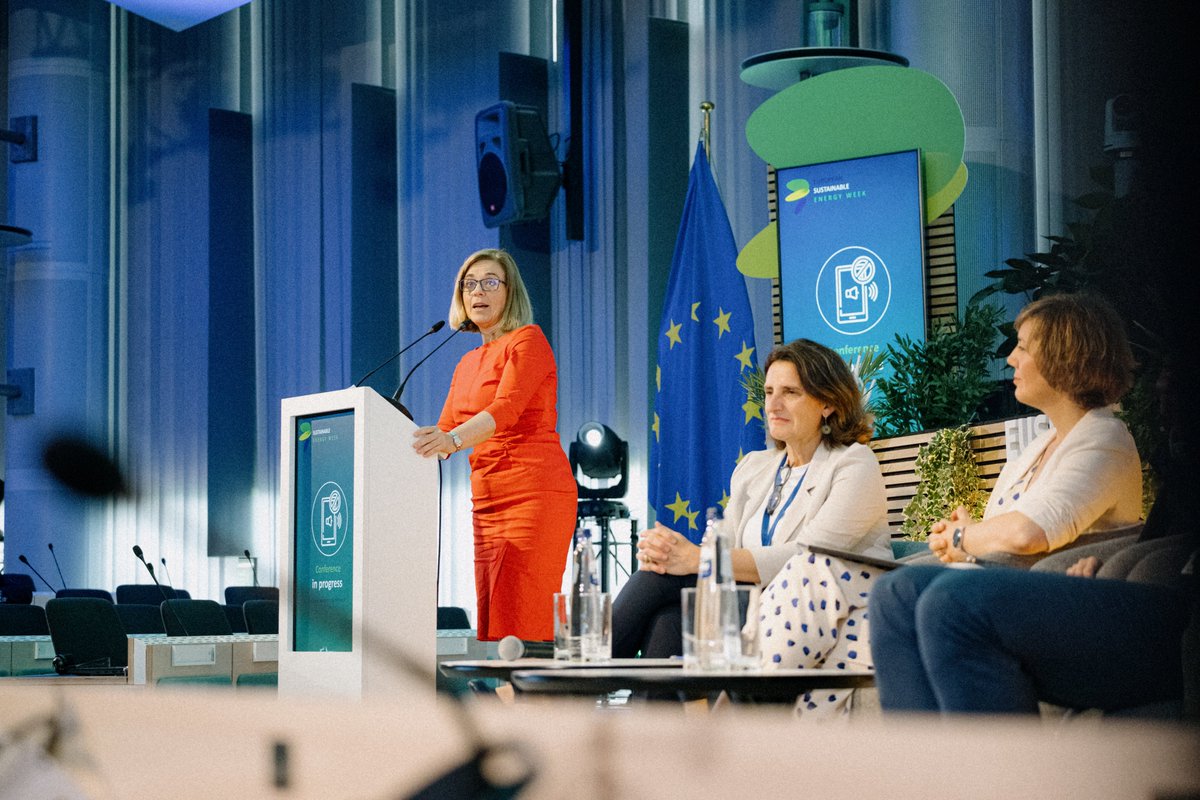 PalomaAbaEU's tweet image. I met the inspiring winners of the #EUSEW2025 Awards - celebrating people & projects making a real difference in 🇪🇺Europe’s clean energy transition.
Congratulations to all winners! Wishing you continued success in building a more sustainable Europe.
europa.eu/!3NrbDT