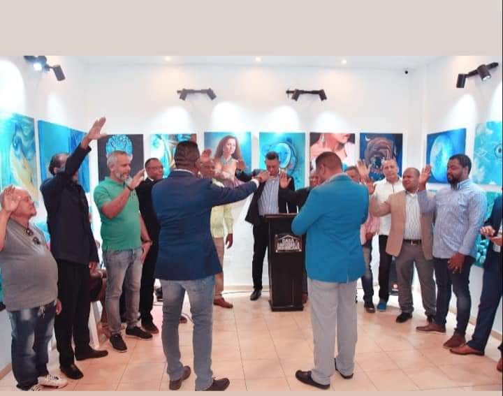 araujo_cristal's tweet image. El Cluster de Joyeros Artesanos Dominicanos, junto a FEDARTERD, Asonarte y ProArtesaniaRD, celebra este año @RDPorLoAlto el Día Nacional del Larimar #ApoyaLoNuestro 
#CeroExportacionLarimarBruto 
@EmbajadaUSAenRD @Esperanza_Dleon @rcavada @jlvidalma @nuriapiera @pablomckinney