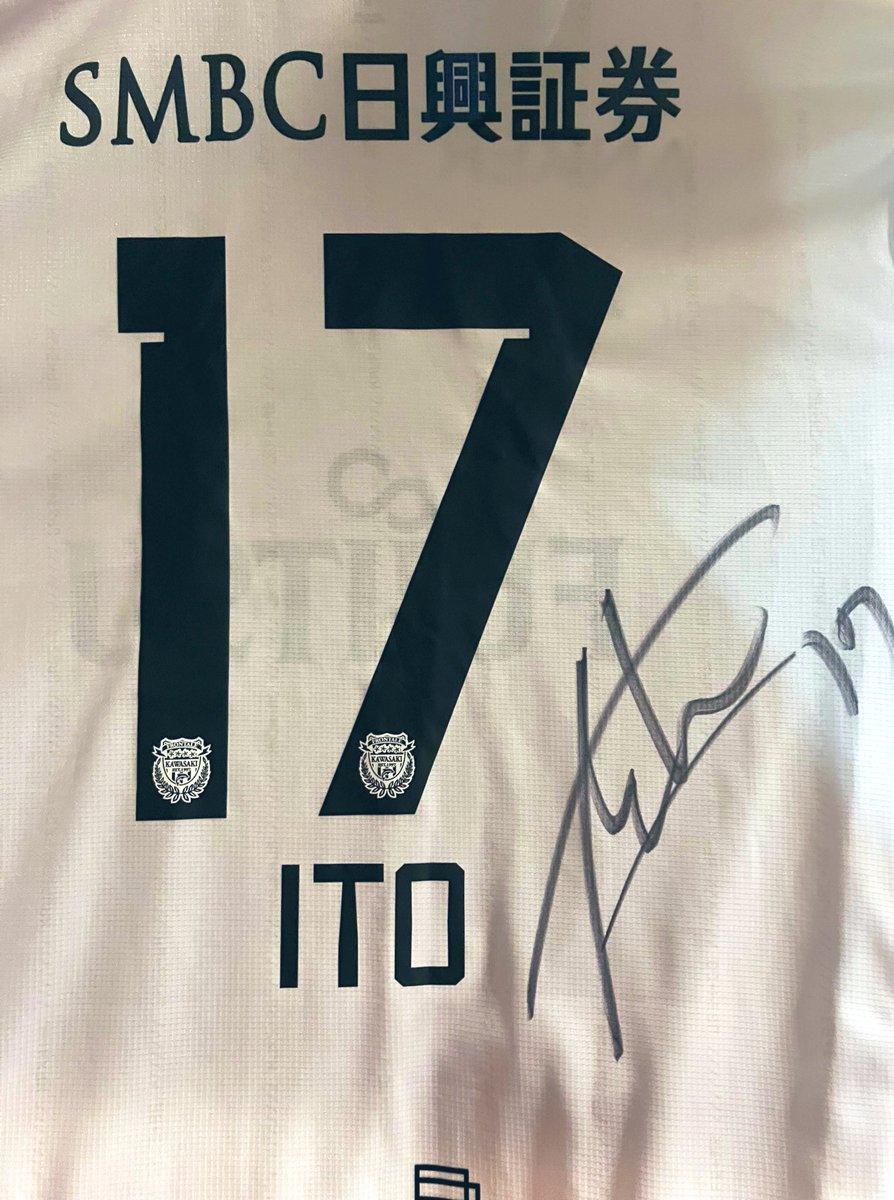 伊藤達哉サイン入りユニフォーム 念願の伊藤達哉選手から サインをユニフォームに 頂いたー(○ ˃̶͈̀ロ