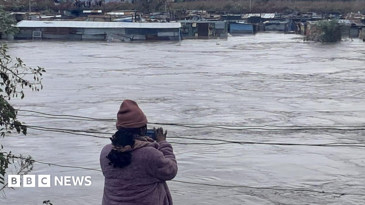Search efforts have resumed for schoolchildren swept away by floodwaters in South Africa’s Eastern Cape after their bus was carried off a bridge. bbc.in/4jKuVfu