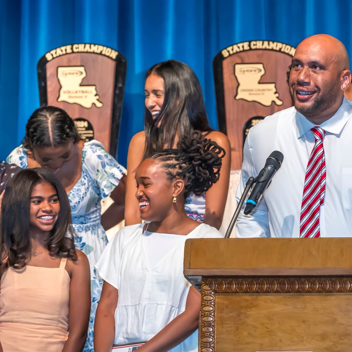 Weinmann Auditorium was filled to the brim on last night  as students, families, and coaches united to honor the remarkable achievements of our student-athletes. Their dedication and hard work in their respective sports throughout the year left us in awe. Congratulations to all