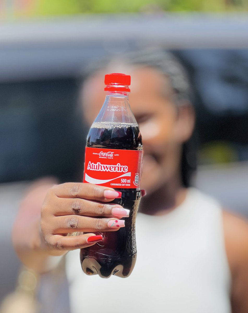 Imrababy's tweet image. Thank you Coca Cola for my package❤️
​#ShareACoke ​with a loved one. “Atuhwerire” looks good on this bottle .
#RefreshUG ​ ♥️