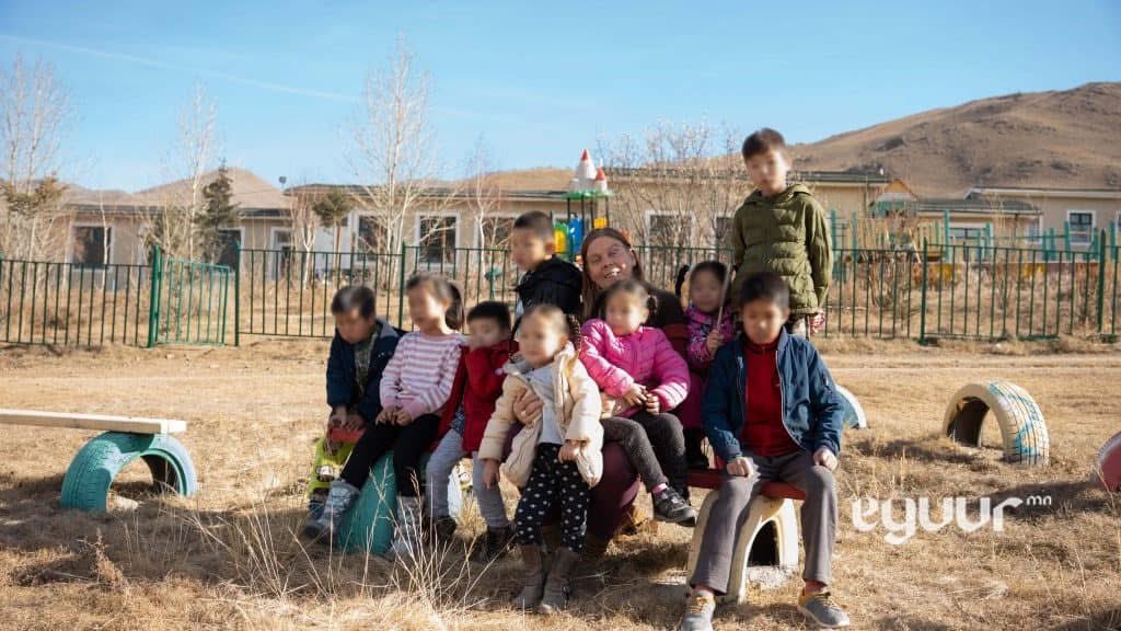 Монголд 31 жил асрамжийн газар ажиллуулж буй Dida: Сард тогны мөнгө 20 сая төгрөг болдог. Намайг асрамжийн газар ажиллуулдаг болохоор цахилгааны тарифыг аж ахуй нэгжийн үнээр тооцож авдаг юм.

Dida Ananda Kalika Австрали улсын иргэн. Монголд анх 33 настайдаа 1992 онд ирсэн. Анх