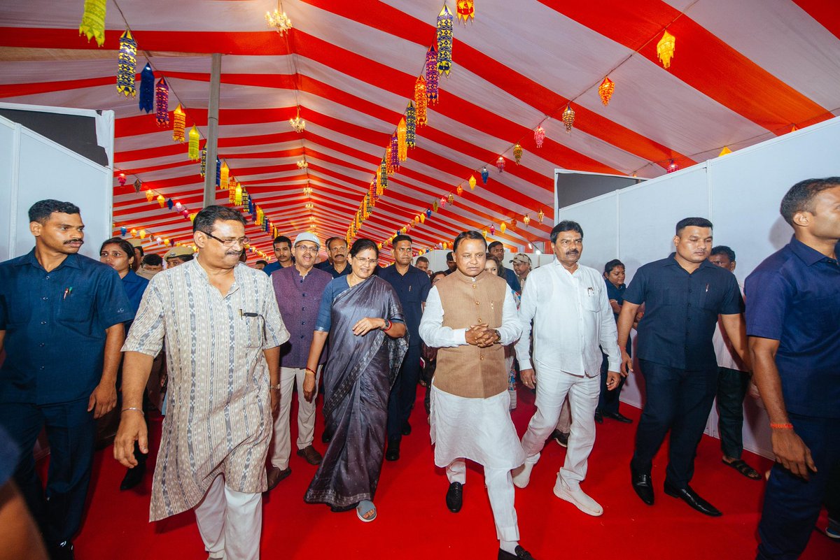 Pravati Parida (@pravatipodisha) on Twitter photo ମାନ୍ୟବର ମୁଖ୍ୟମନ୍ତ୍ରୀ ଶ୍ରୀ <a href="/MohanMOdisha/">Mohan Charan Majhi</a> ଙ୍କ ନେତୃତ୍ୱରେ ରାଜ୍ୟ ସରକାରଙ୍କ ୧ବର୍ଷ ପୂର୍ତ୍ତି ଅବସରରେ ରାଜ୍ୟସ୍ତରୀୟ ବିକାଶ ମେଳା-୨୦୨୫ର ଉଦଘାଟନ ସମାରୋହରେ ଯୋଗଦେଲି।
ସେବା, ସୁଶାସନ ଓ ସଫଳତାର ଏକ ବର୍ଷ ପୂର୍ତ୍ତି ଅବସରରେ ଆୟୋଜିତ ଏହି କାର୍ଯ୍ୟକ୍ରମରେ ଆମ ସରକାରର ଜନ କଲ୍ୟାଣକାରୀ କାର୍ଯ୍ୟ ଏବଂ ବିଭିନ୍ନ ବିଭାଗର ସଫଳତାକୁ ମାନ୍ୟବର ମୁଖ୍ୟମନ୍ତ୍ରୀ ଶ୍ରୀ <a href="/MohanMOdisha/">Mohan Charan Majhi</a> ଙ୍କ ନେତୃତ୍ୱରେ ରାଜ୍ୟ ସରକାରଙ୍କ ୧ବର୍ଷ ପୂର୍ତ୍ତି ଅବସରରେ ରାଜ୍ୟସ୍ତରୀୟ ବିକାଶ ମେଳା-୨୦୨୫ର ଉଦଘାଟନ ସମାରୋହରେ ଯୋଗଦେଲି।
ସେବା, ସୁଶାସନ ଓ ସଫଳତାର ଏକ ବର୍ଷ ପୂର୍ତ୍ତି ଅବସରରେ ଆୟୋଜିତ ଏହି କାର୍ଯ୍ୟକ୍ରମରେ ଆମ ସରକାରର ଜନ କଲ୍ୟାଣକାରୀ କାର୍ଯ୍ୟ ଏବଂ ବିଭିନ୍ନ ବିଭାଗର ସଫଳତାକୁ