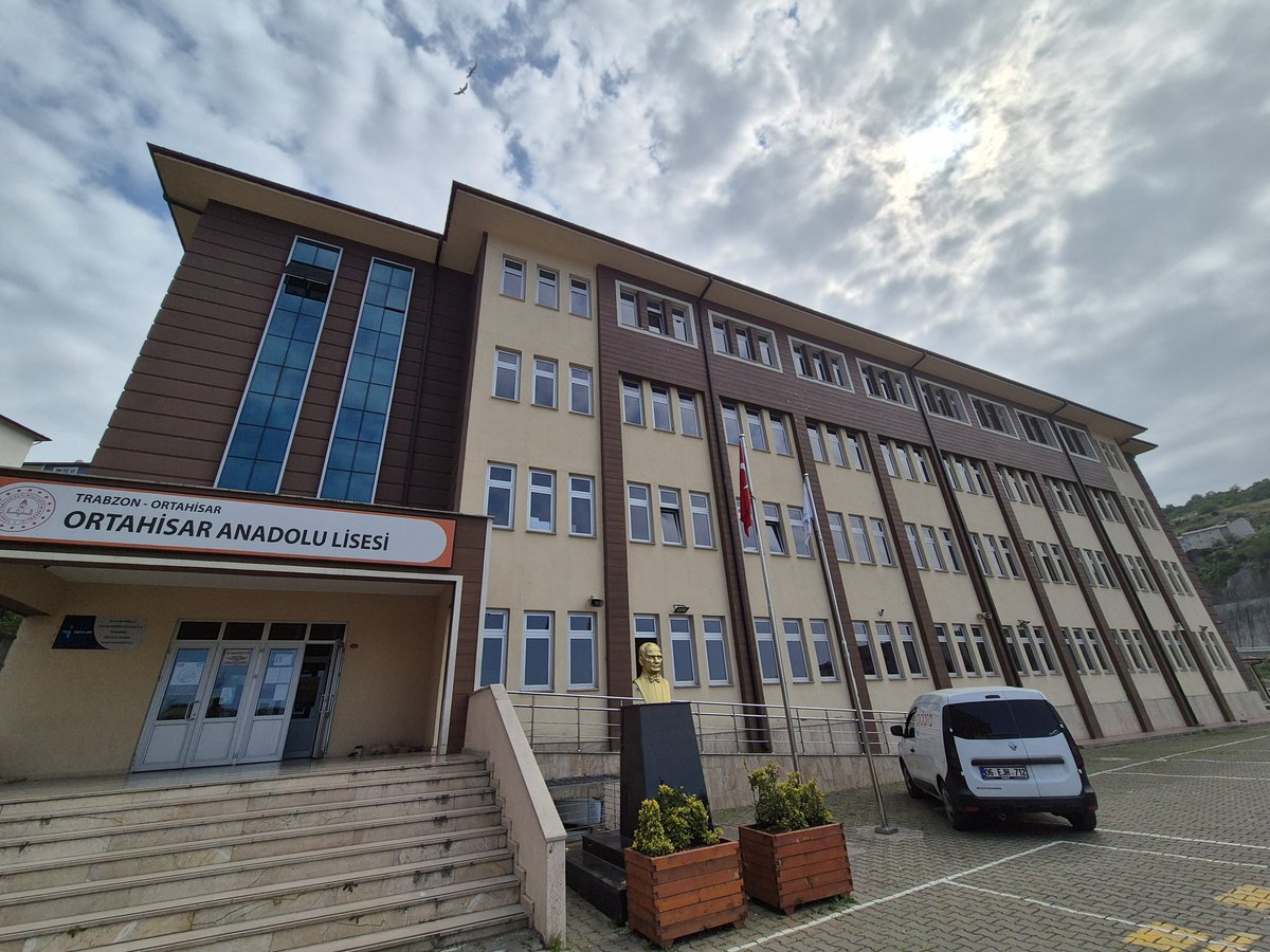 Trabzon İl MEM BT İl Koordinatörlüğü olarak yeni yapılan okul binalarımız, etkileşimli tahta ihtiyacı olan okullarımız ve faz 1 tahtalarının yenilenmesi düşünülen okullardaki tespiti için keşif çalışmalarımıza devam ediyoruz. 
<a href="/yedamlaci/">Yunus Emre DAMLACI</a> <a href="/hasan_uygun91/">hasan uygun</a> <a href="/Trabzon_MEM/">Trabzon İl Milli Eğitim Müdürlüğü</a> <a href="/mebyegitek/">Yenilik ve Eğitim Teknolojileri Genel Müdürlüğü</a>