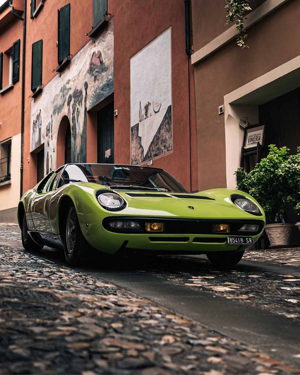 Lamborghini tweet media