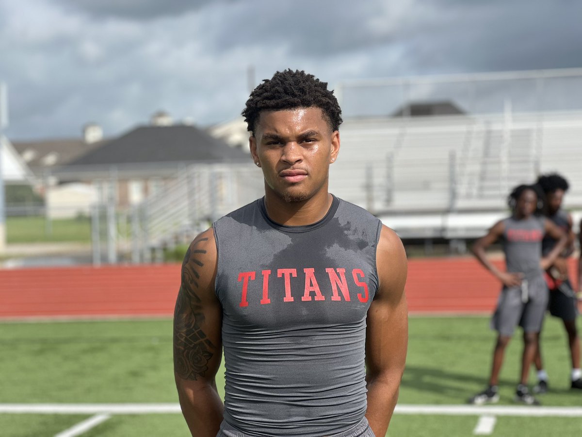 Ryan Brauninger (@r_brauninger) on Twitter photo Port Arthur Memorial RB Amante Martin will be taking the reins at quarterback full time for the Titans this season. Getting the ball in his hands every snap isn’t a bad decision.
<a href="/AmanteMartin2/">Amante Martin</a> | <a href="/coachbmorgan/">Brian Morgan</a> Port Arthur Memorial RB Amante Martin will be taking the reins at quarterback full time for the Titans this season. Getting the ball in his hands every snap isn’t a bad decision.
<a href="/AmanteMartin2/">Amante Martin</a> | <a href="/coachbmorgan/">Brian Morgan</a>