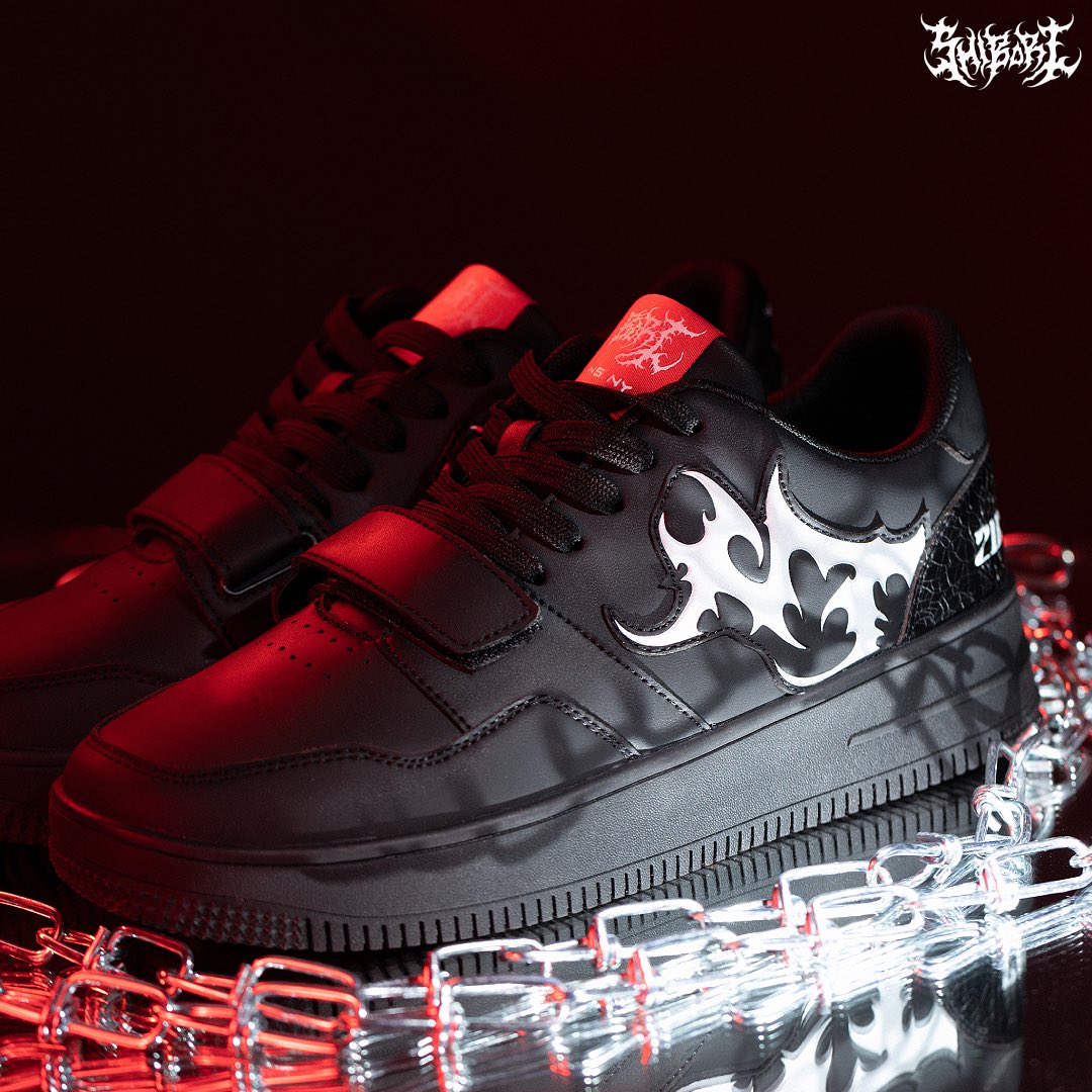 Shibori Threads 2115 V1 Sneaker

Featuring black and white colorways, full leather construction with a cracked patent leather back panel, clean accents and a timeless silhouette

Available starting this Friday for a very limited time
