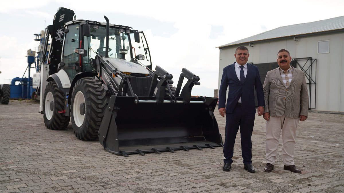 • Araç Filomuzu Güçlendirmeye Devam Ediyoruz!
Bölgece filomuzda:
✅ 1 Ekskavatör
✅ 2 Kazı Yükleyici
✅ 2 Binek Araç
✅ 7 Kamyon
✅ 2 Tanker
✅ 1 Greyder
✅ 1 Yol Süpürme Aracı
✅ 1 Çöp Kamyonu
✅ 2 Mini Loder
✅ 1 Silindir
✅ 1 Asfalt Finişeri
✅ 1 TOGG
✅ 1 Loder
bulunuyor.