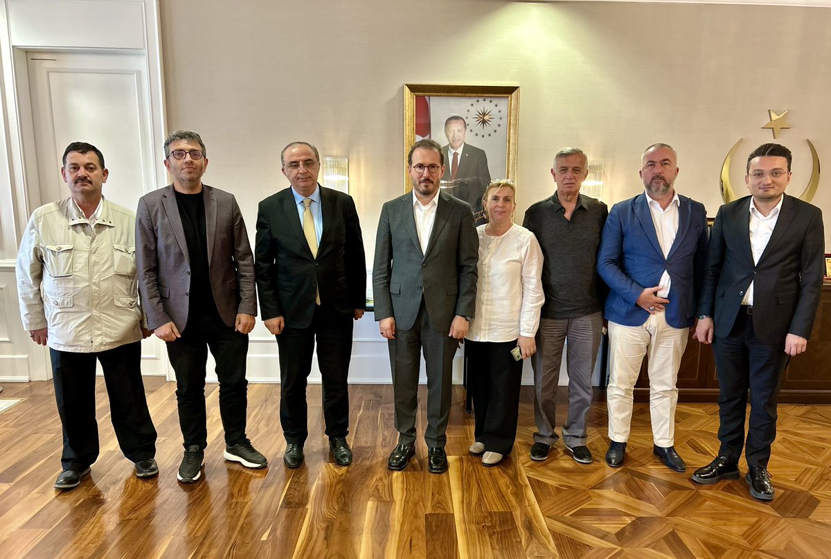 Sağlık Bakan Yardımcısı Sn. Şuayip Birinci’ye başsağlığı ziyaretinde bulunarak, taziyelerimizi sunduk. 

Sn. Bakan Yardımcımızın merhum  annesine bir kez daha rahmet diliyoruz.

Mekanı cennet olsun.

<a href="/suayipbirinci/">Doç. Dr. Şuayıp Birinci</a>