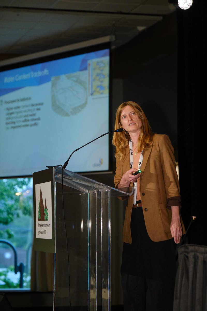 CIM_ICM's tweet image. Katherine Raymond, Okane Consultants, et sa présentation « Modèles conceptuels de la conception d'aires d'entreposage des résidus grâce à la modélisation du transport réactif » à Mines et Environnement.
#MLARD #MineEnvironment2025 #ConceptualModels #Tailings