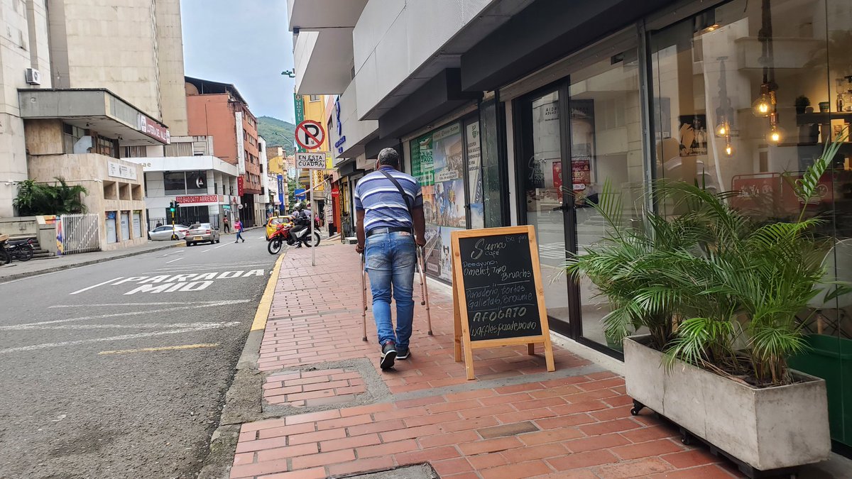 Necesitamos infraestructura que nos cuide, nos proteja y que facilite las labores de cuidado. Movilidad del cuidado #AndenesParaPeatones #AndenesQueCuidan