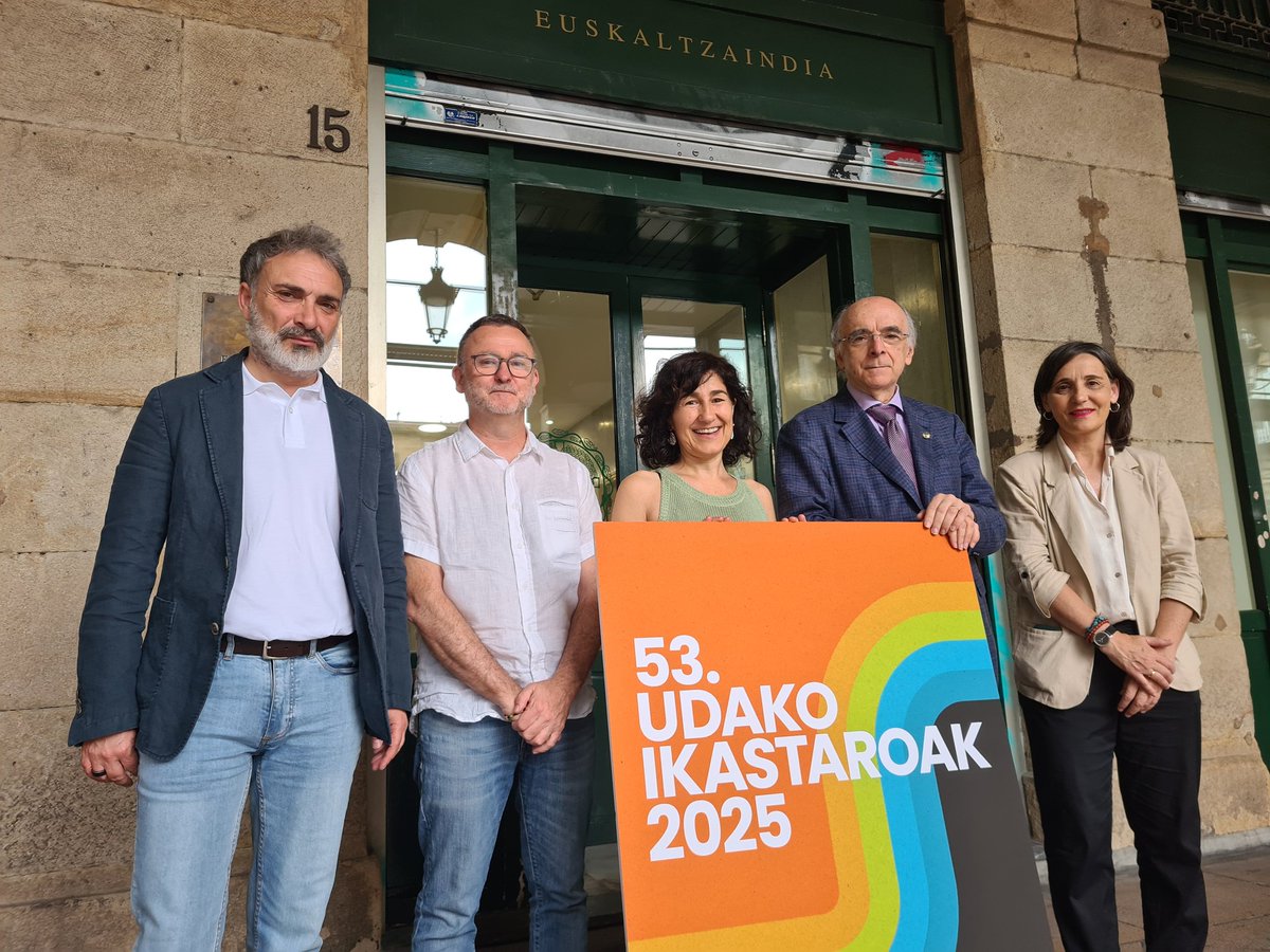 euskaltzaindia_'s tweet photo. 👉Gaur hasi dira Bilbon UEUren 53. Udako Ikastaroak "Inguma, 25 urtez euskal komunitate zientifikoaren ispilu" jardunaldiarekin.
👉Euskaltzaindiaren egoitzak hartu du irekiera-ekitaldia eta jardunaldia bera.
#INGUMA @ueu_orokorra @EHUKultura @upvehu https://t.co/5IYHY6Wo9h