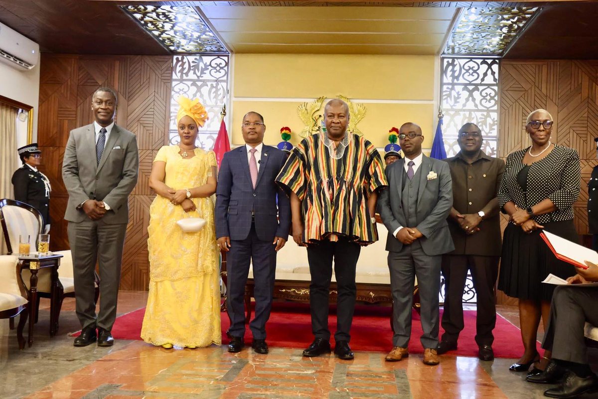Ce 10 juin 2025, Son Excellence Monsieur Edouard Nduwimana, Ambassadeur du Burundi à Abuja, a présenté ses lettres de créance à Son Excellence John Dramani Mahama, Président de la République du Ghana. Cette étape marque un renforcement des relations d’amitié et de coopération