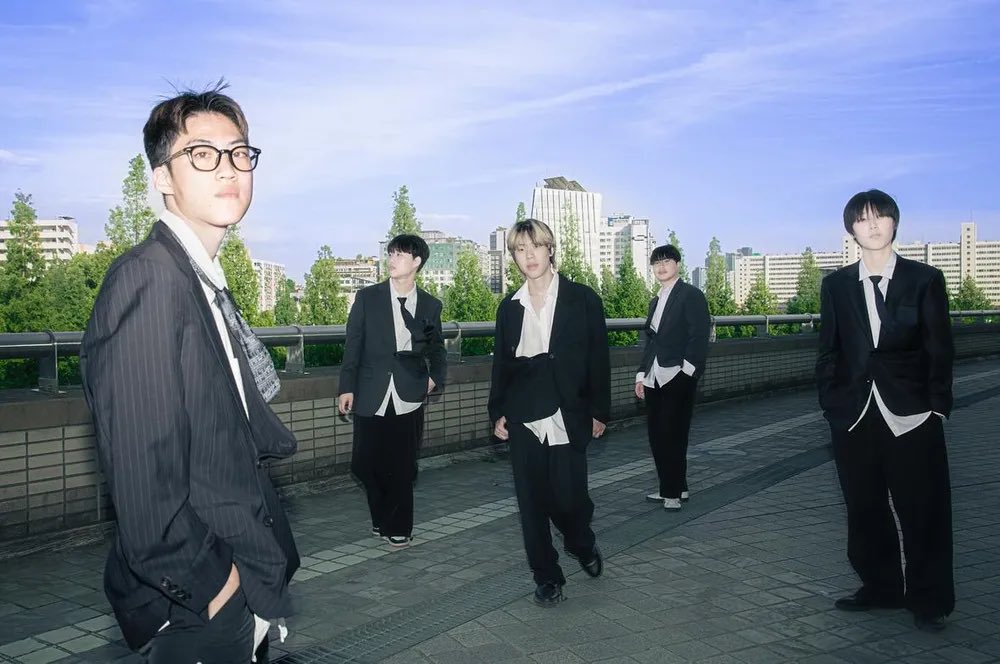sept_o9's tweet photo. 𓇢𓆸 แนะนำ K-Band ที่ค้นพบ | Part 2
✴︎Aeil (에일) ; เออิล <이 시대가 사랑할 소년 소녀들> วงดนตรีสัญชาติเกาหลี แนวเพลง Rock ที่มีสมาชิก 5 คน กลิ่นอายวงดนตรีร็อคที่ไม่เหมือนใคร “คีย์บอร์ดบวกกับเสียงกีต้าร์ที่โดดเด่น”ทำให้วง Aeil เป็นอีกวงที่น่าติดตาม 👀📂

#aeil #에일밴드 #kband https://t.co/QneQpp5g8D
