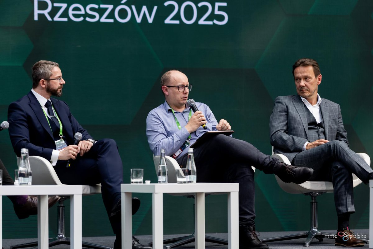 Kongres Bezpieczeństwo Polski (@totalsecuritypl) on Twitter photo Bezpieczeństwo technologiczne & cyberbezpieczeństwo 🛡️ Debata poświęcona była wyzwaniom cyberbezpieczeństwa w kontekście globalnych napięć, budowaniu suwerenności technologicznej Polski oraz rozwojowi krajowych systemów cyberobrony i współpracy międzynarodowej.  #KBP2025 Bezpieczeństwo technologiczne & cyberbezpieczeństwo 🛡️ Debata poświęcona była wyzwaniom cyberbezpieczeństwa w kontekście globalnych napięć, budowaniu suwerenności technologicznej Polski oraz rozwojowi krajowych systemów cyberobrony i współpracy międzynarodowej.  #KBP2025
