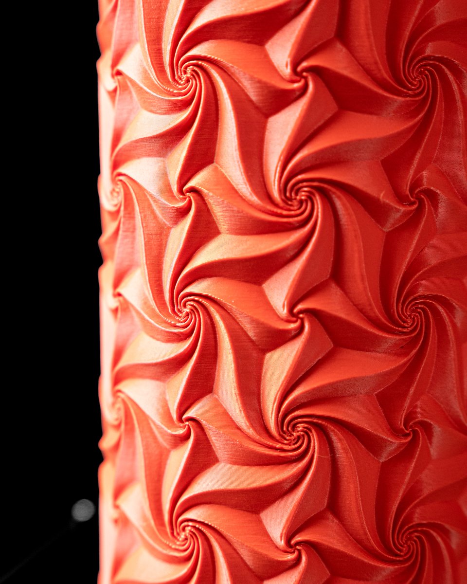 MODERNMACHINE3D's tweet image. Swirl Flower Vase by MODERN MACHINE
STL available on our @Thangs3D profile. You can start 3D printing this yourself.