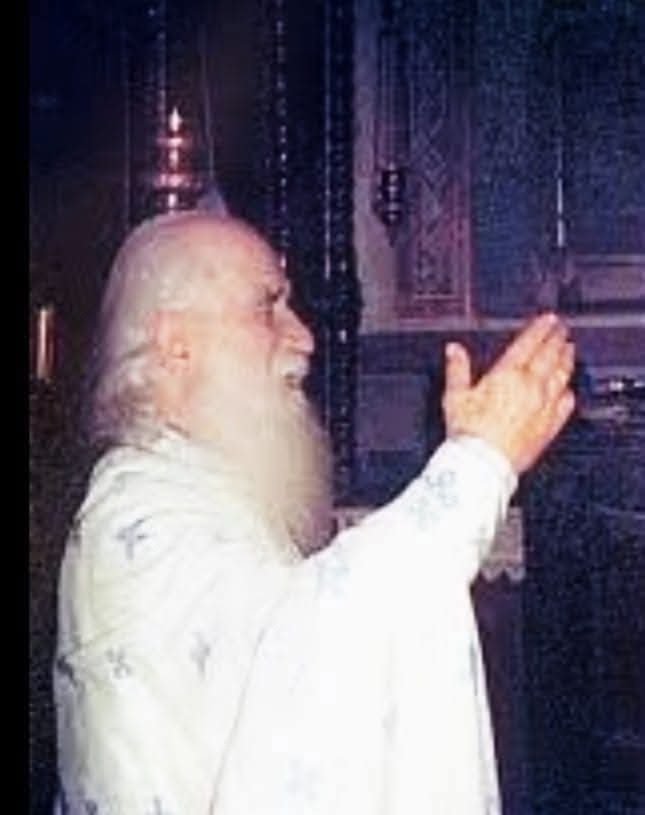 Свети Ава Јустин Поповић је једном приликом тако силно беседио, (а тада у комунистичко југославији су Цркве и манастири били по обичају празни), и обрати му се једна сестра са речима: оче беседите а Црква празна..

Ава ће њој; где празна.. пуна анђела!

Свето предање