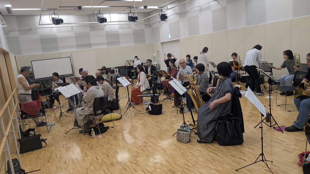 雨ですね。。。
6月です。。。
本番まで、あと25日です。。
意外とありそうで実はすぐなんですよねー。。
今回は久しぶりにハストピアでの演奏会♡♡
いっぱいお客さんくるためにも、バンバン宣伝しちゃってください♡♡
 #蓮田ウインドオーケストラ
 #7月6日
 #ハストピア