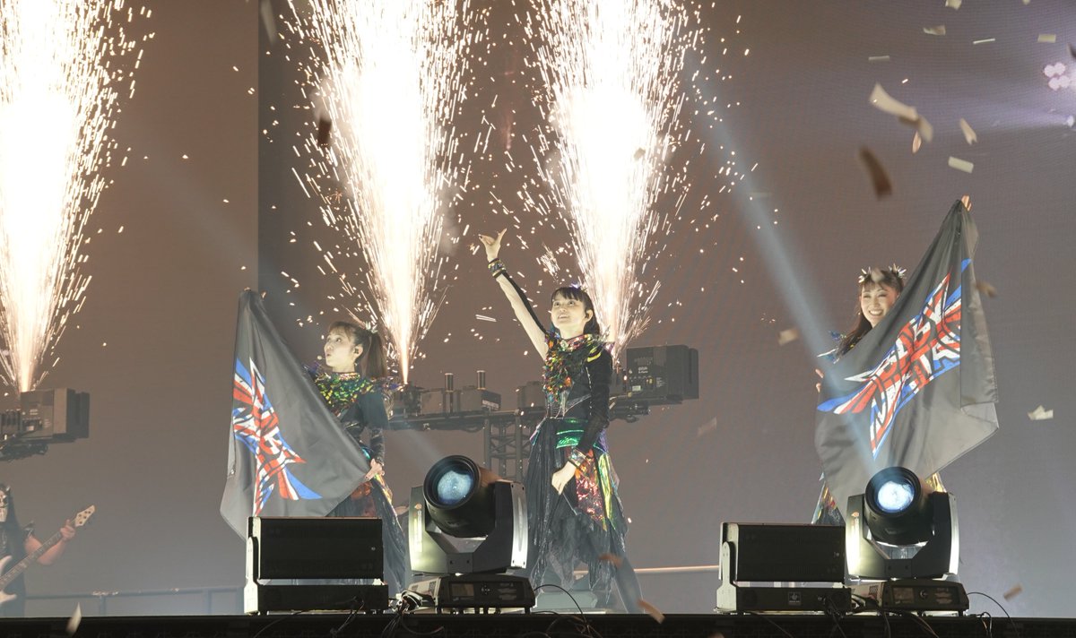 dufudufutk's tweet image. 公演の最後は火花と紙吹雪で締め。

３人ともやり切った感がにじみ出ていい表情をしている。

#BABYMETAL
#THEO2