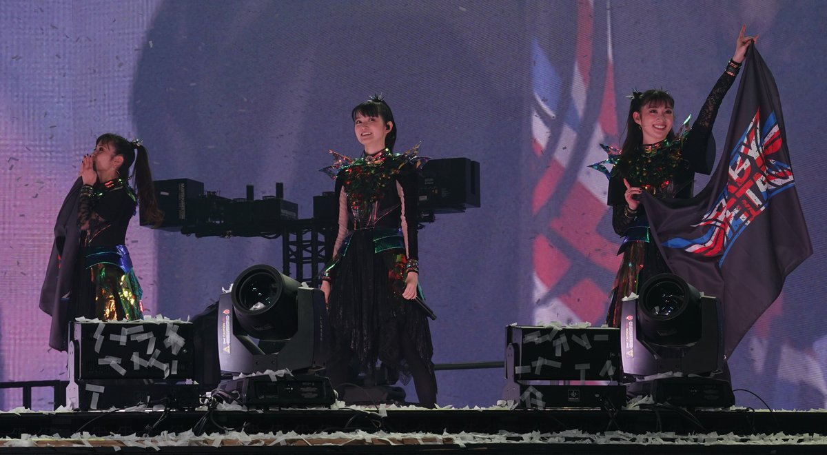 dufudufutk's tweet image. 公演の最後は火花と紙吹雪で締め。

３人ともやり切った感がにじみ出ていい表情をしている。

#BABYMETAL
#THEO2
