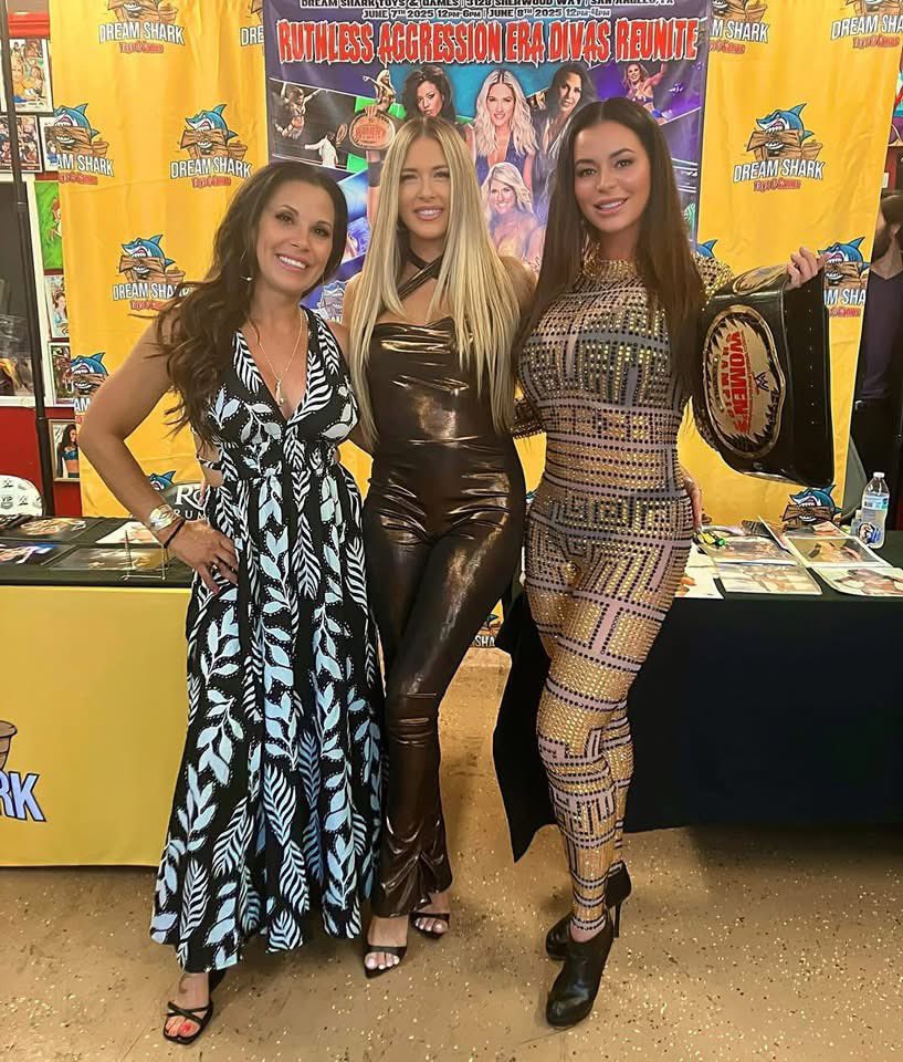 MakaveliDTA's tweet image. #MickieJames, #CandiceMichelle and #KellyKelly from the weekend.