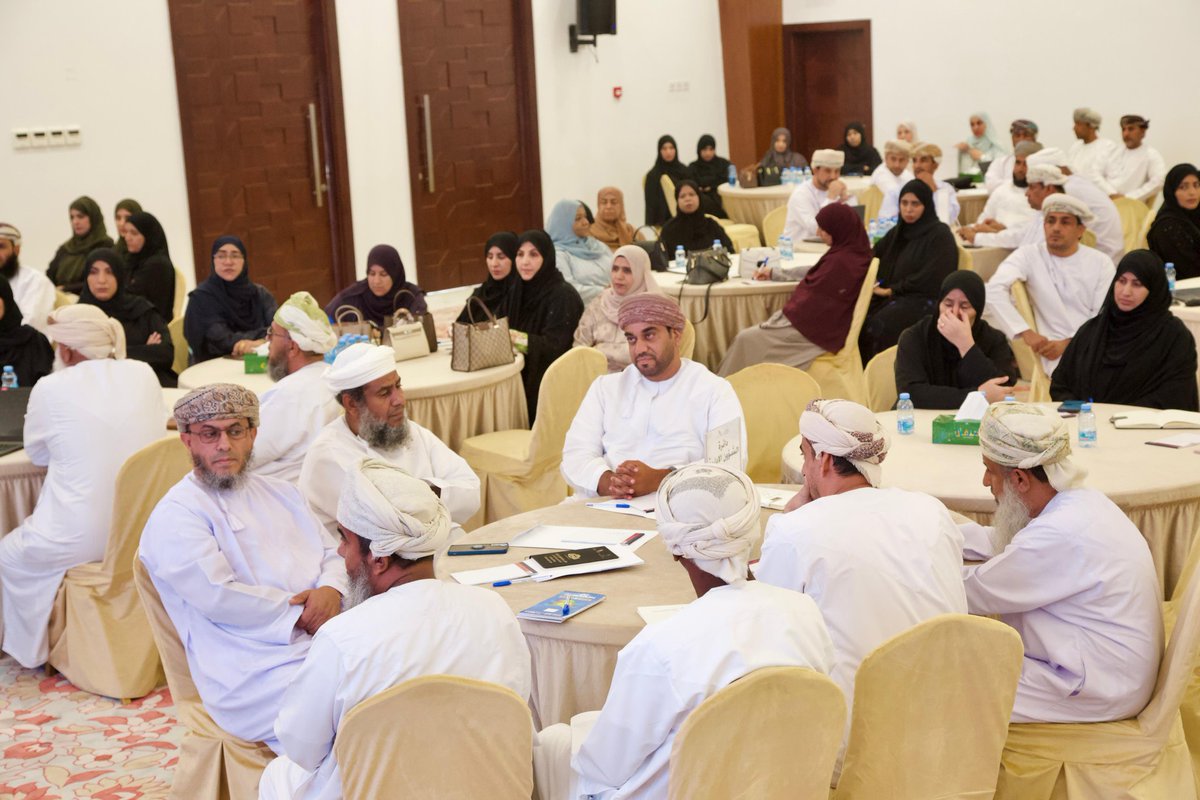 المديرة العامة بـ #تعليمية_شمال_الشرقية تلتقي بمديري ومديرات المدارس، لمناقشة أبرز ما تحقق خلال العام الدراسي المنصرم، واستعراض المستجدات والخطط المستقبلية للعام القادم، في إطار تعزيز الأداء التعليمي وتطوير البيئة المدرسية.