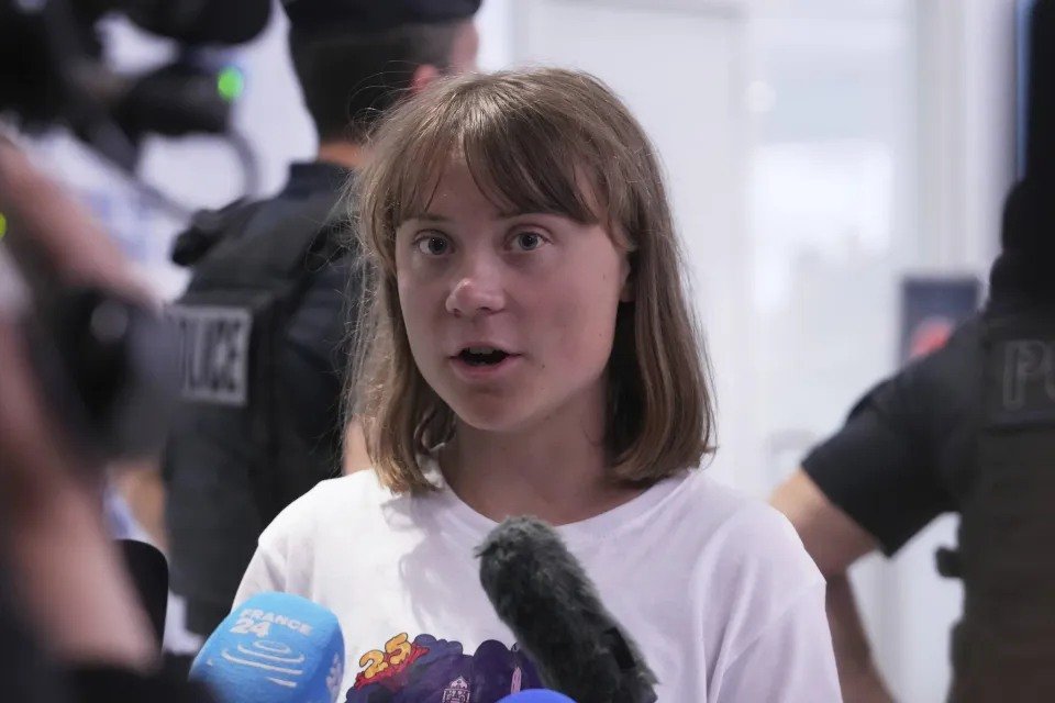 Dosinda961308's tweet photo. Greta Thunberg déclare avoir été victime d'un kidnapping !
Elle est donc, la toute première victime d'un kidnapping dont les preneurs d'otages n'exigent qu'une seule chose… son départ.
L'escroquerie écolo est vraiment sans limites, leur stupidité et leur absurdité aussi apparemment ......
La libre pensée patriote