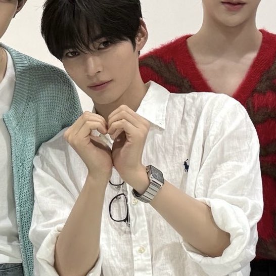 당장최근사진들만봐도 아
웃겨죽겟네