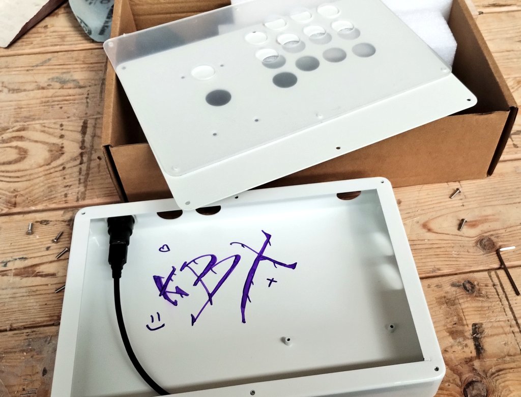 enthcreations's tweet photo. Super cute medium size metal case from @Kombox_Gaming came in. Love it.
I'll probably make a custom layout for this, a Shmups one. https://t.co/1XptPSKgVI