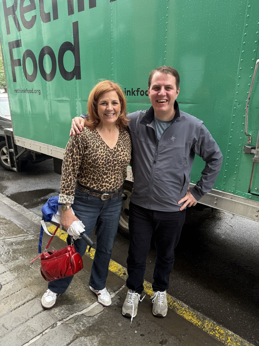 rethinkfood's tweet image. We’re proud to partner with @WINNYC_ORG and local businesses to create meals that are locally sourced, culturally celebrated, nutritious, and—of course—delicious. Together, we’re nourishing communities with dignity and care.