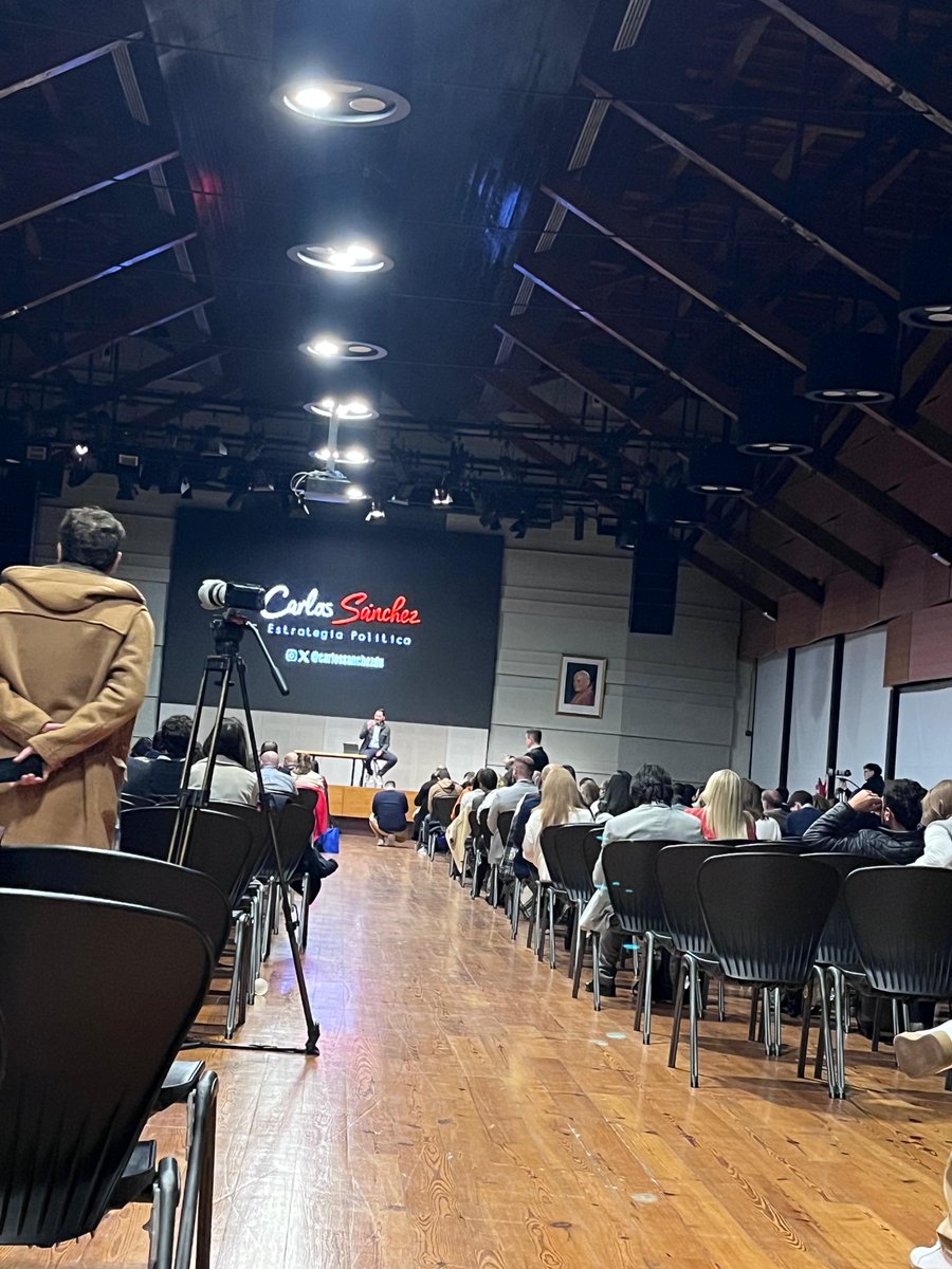 Lesly Tasayco (@lestasayco_) on Twitter photo 🎙️| Continuamos con <a href="/carlossanchezdu/">Carlos Sánchez</a>, quien nos presentará su ponencia "Caos, mentira y poder" en el #CongresoBA 🇦🇷
<a href="/CumbreCP/">CumbreCP</a> <a href="/CumbreOnline/">Cumbre.Online</a> <a href="/PolitologosD/">Politólogos Digitales</a> 🎙️| Continuamos con <a href="/carlossanchezdu/">Carlos Sánchez</a>, quien nos presentará su ponencia "Caos, mentira y poder" en el #CongresoBA 🇦🇷
<a href="/CumbreCP/">CumbreCP</a> <a href="/CumbreOnline/">Cumbre.Online</a> <a href="/PolitologosD/">Politólogos Digitales</a>