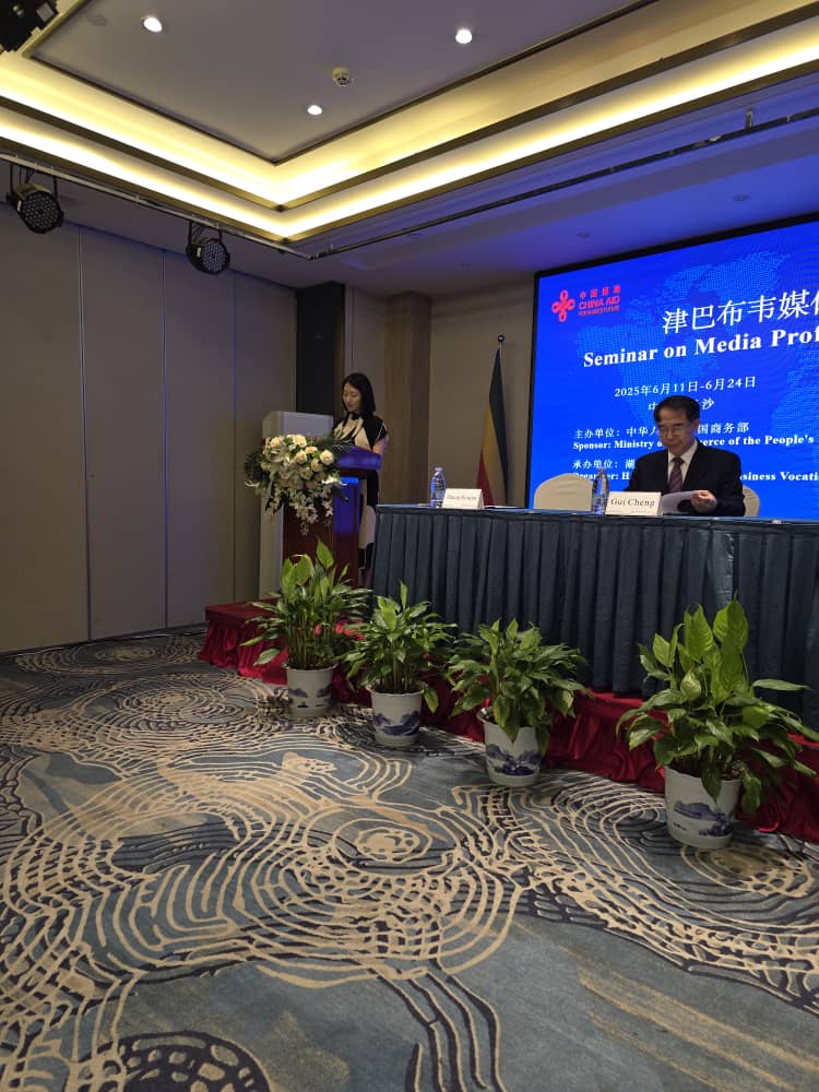 MadondoMaria's tweet image. Zimbabwean media professionals gathering in Changsha City, China for a 14-day seminar to enhance skills in news innovation, media convergence &amp;amp; more! 🇿🇼🇨🇳

 Valuable exchange for growth &amp;amp; development of Zimbabwe&apos;s media sector. 
#MediaDevelopment #ZimbabweChinaTies